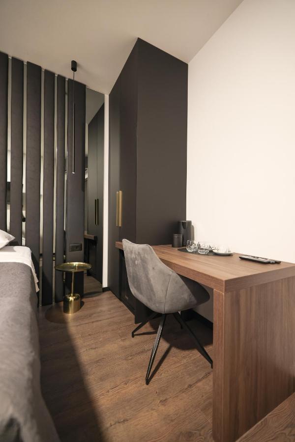 City Premium Rooms Old Town Zara Esterno foto